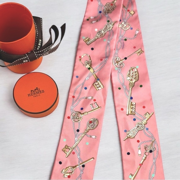 New Hermes Twilly Scarf Les Cles a Pois Rose Beige Multicolor 100% Silk - Picture 8 of 16
